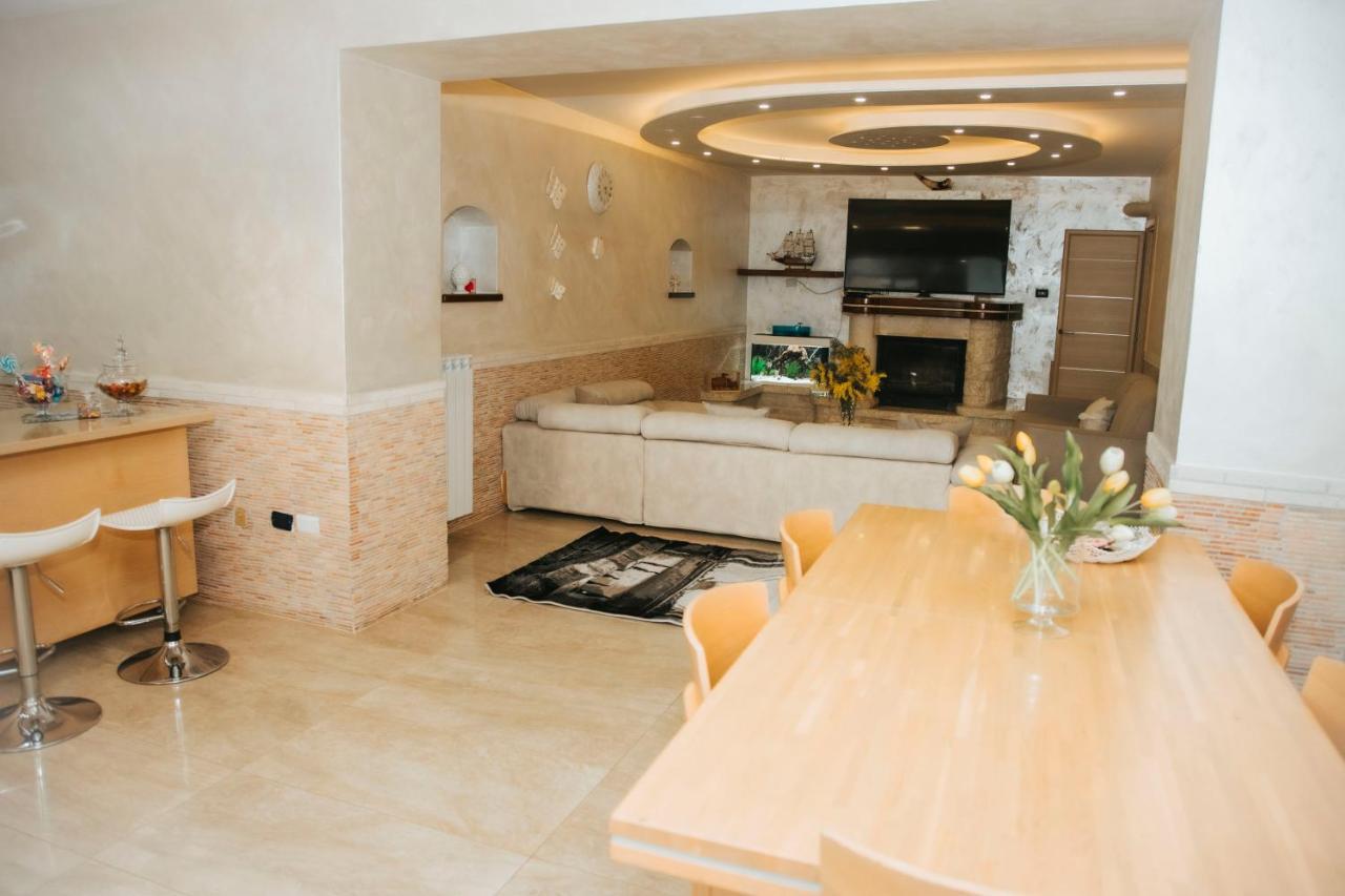 Villa Sweery Santa Maria a Vico Екстер'єр фото
