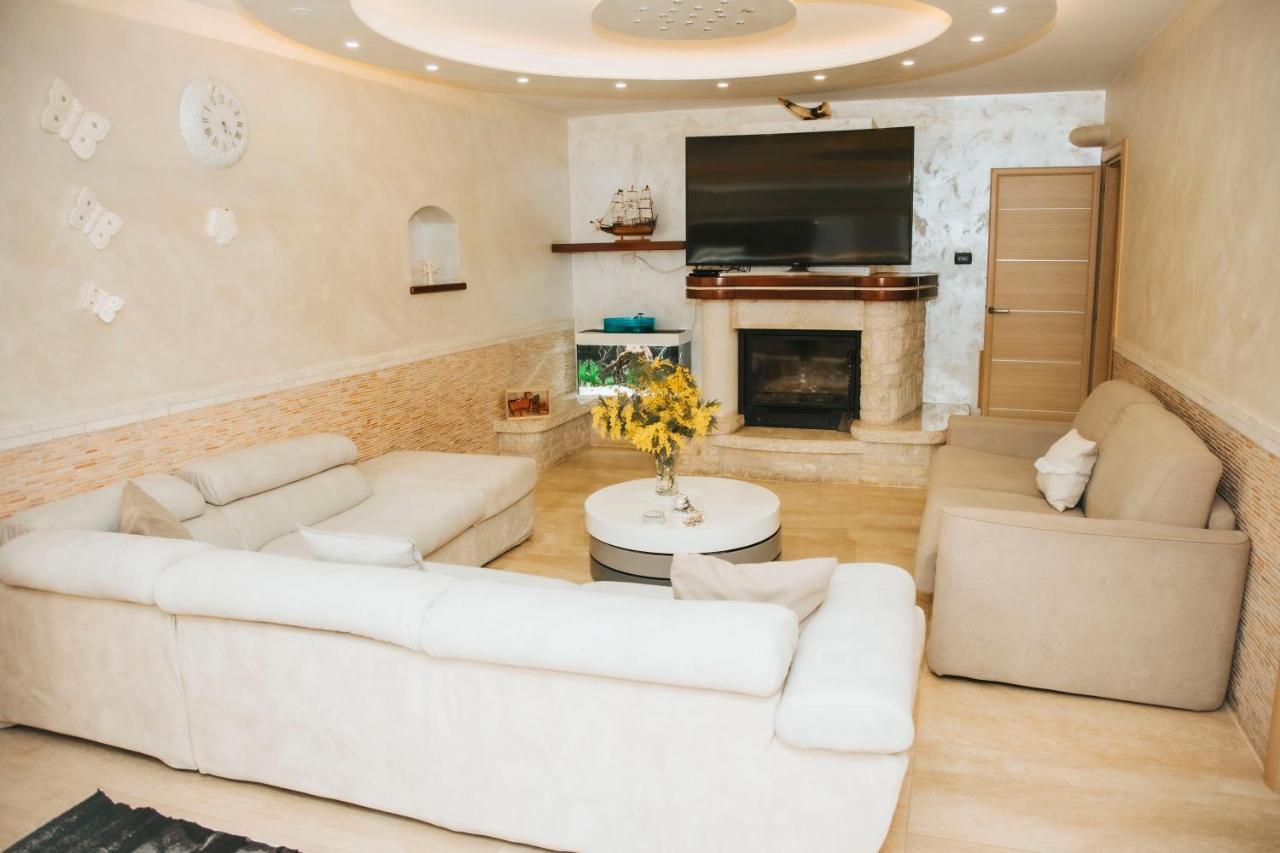 Villa Sweery Santa Maria a Vico Екстер'єр фото