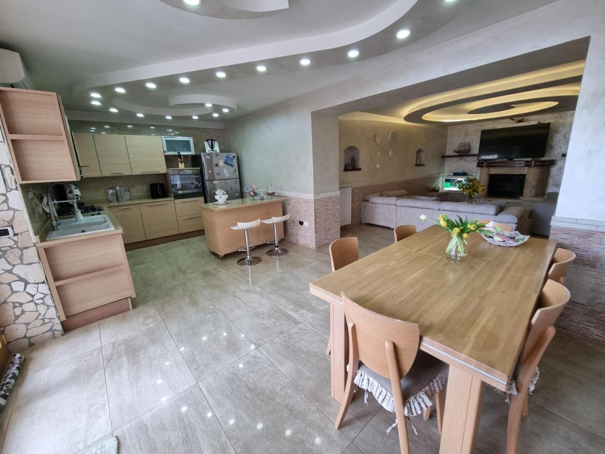 Villa Sweery Santa Maria a Vico Екстер'єр фото